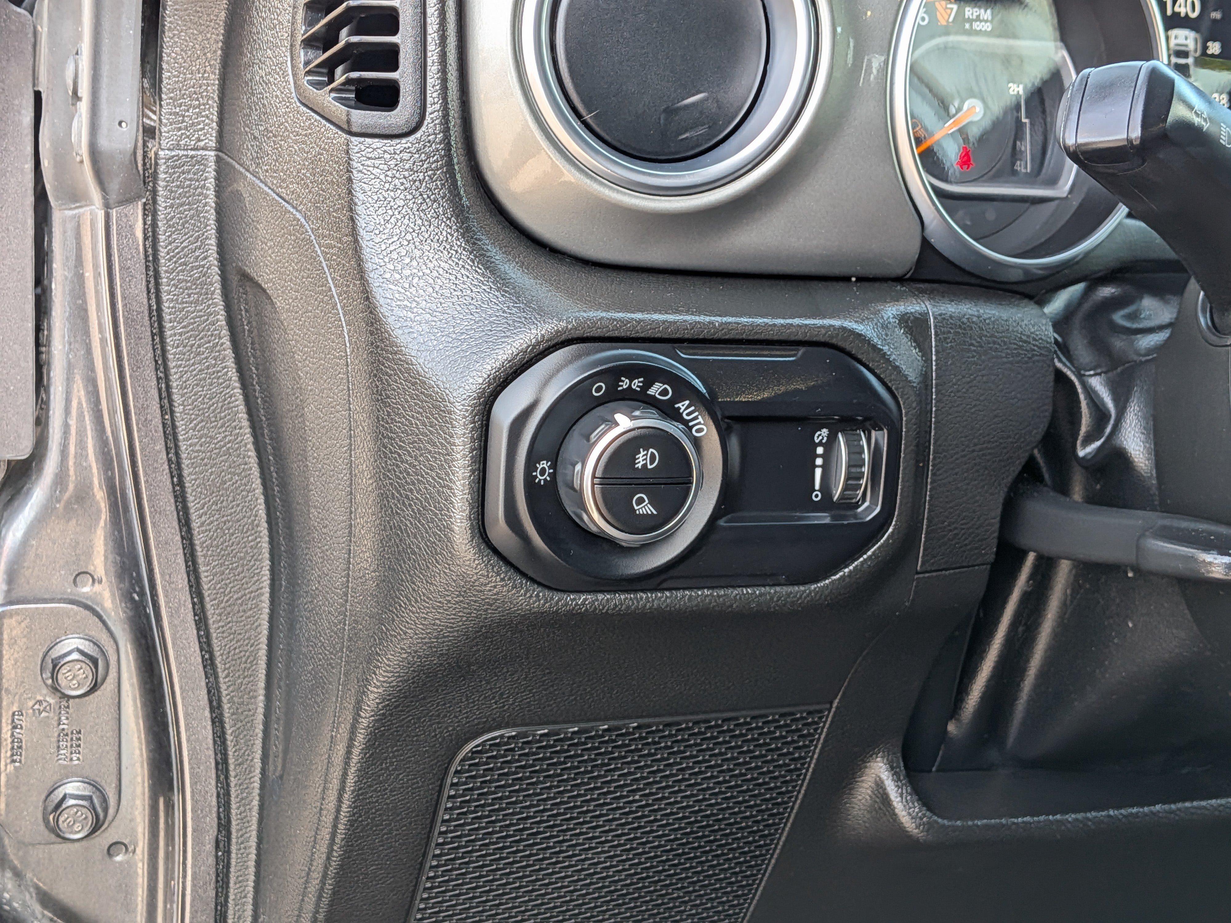 Used 2023 Jeep Gladiator Overland AWD/4WD image 17