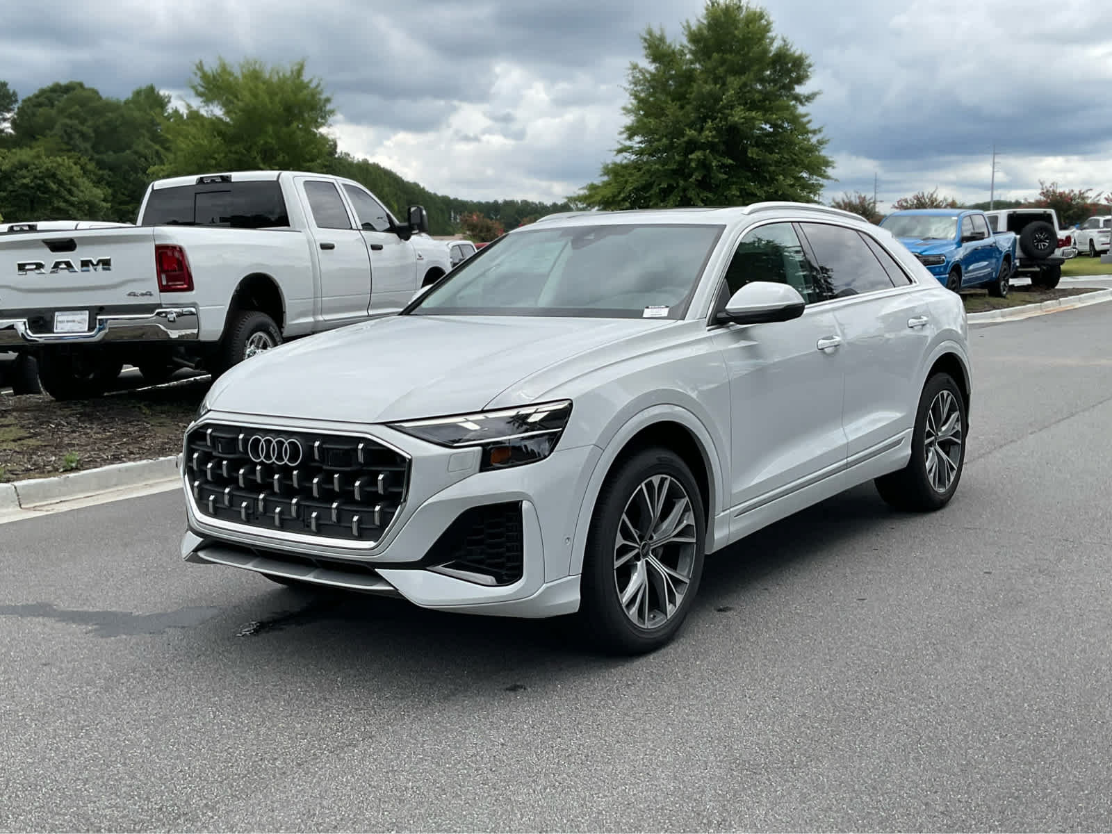 Used 2025 Audi Q8 Premium Plus AWD/4WD image 9