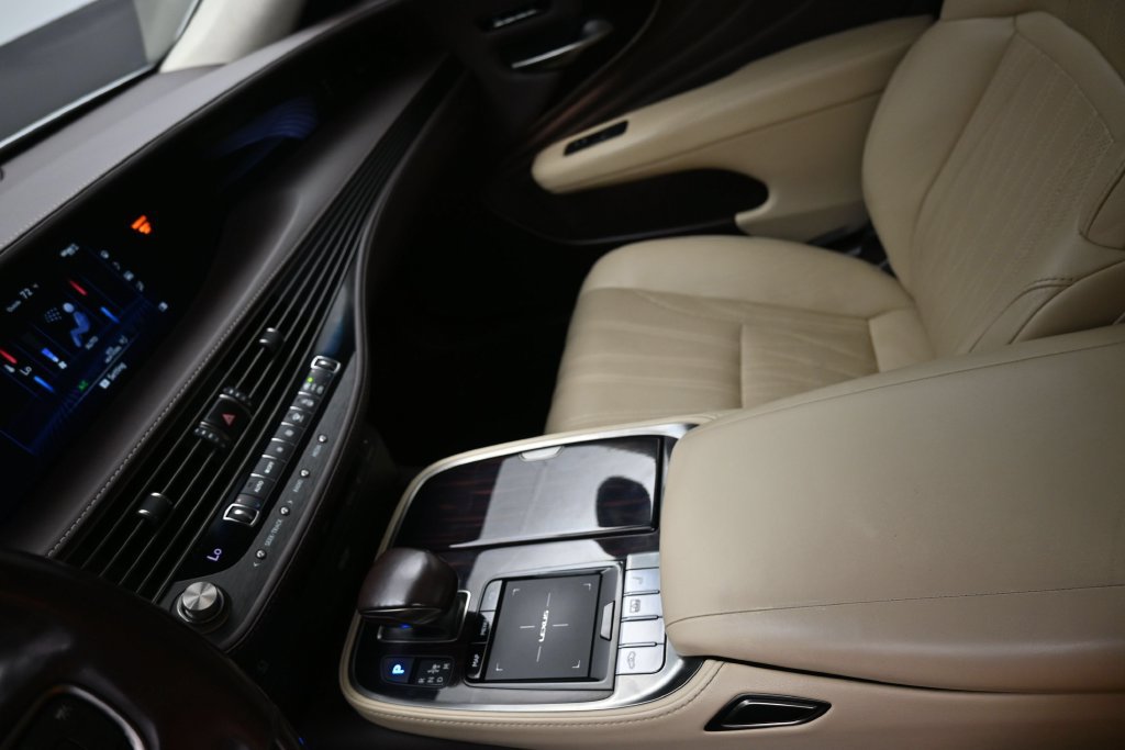 Used 2019 Lexus LS 500 AWD w/ Interior Upgrade Package image 18