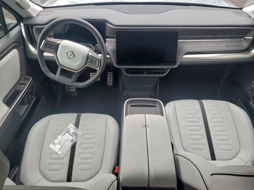 Used 2023 Rivian R1S Adventure image 7