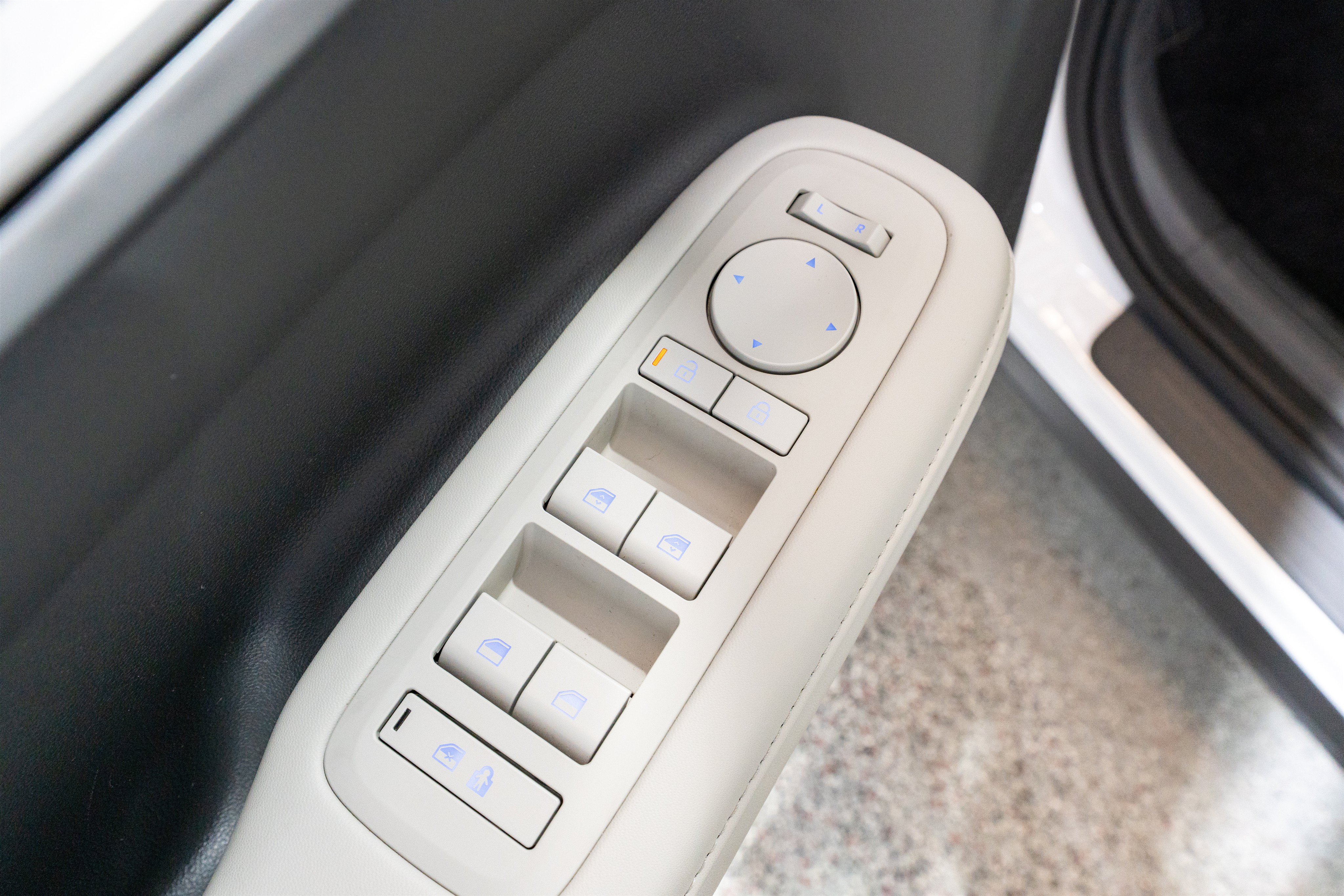 Used 2025 Hyundai Santa Fe SEL FWD image 14