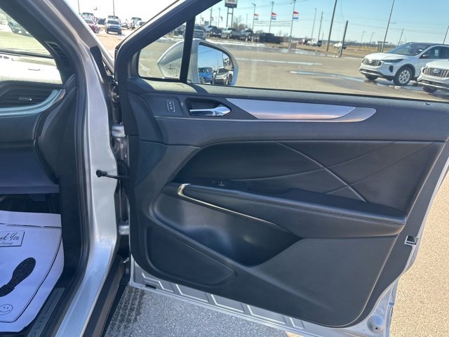 Used 2019 Lincoln MKC Premiere image 9