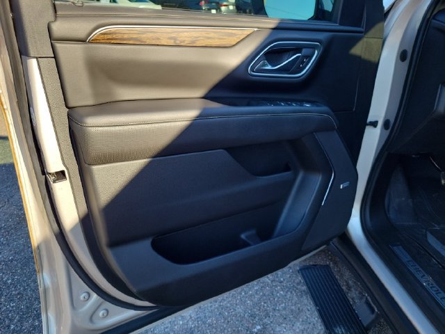 Used 2021 Chevrolet Tahoe Premier w/ Premium Package RWD image 17