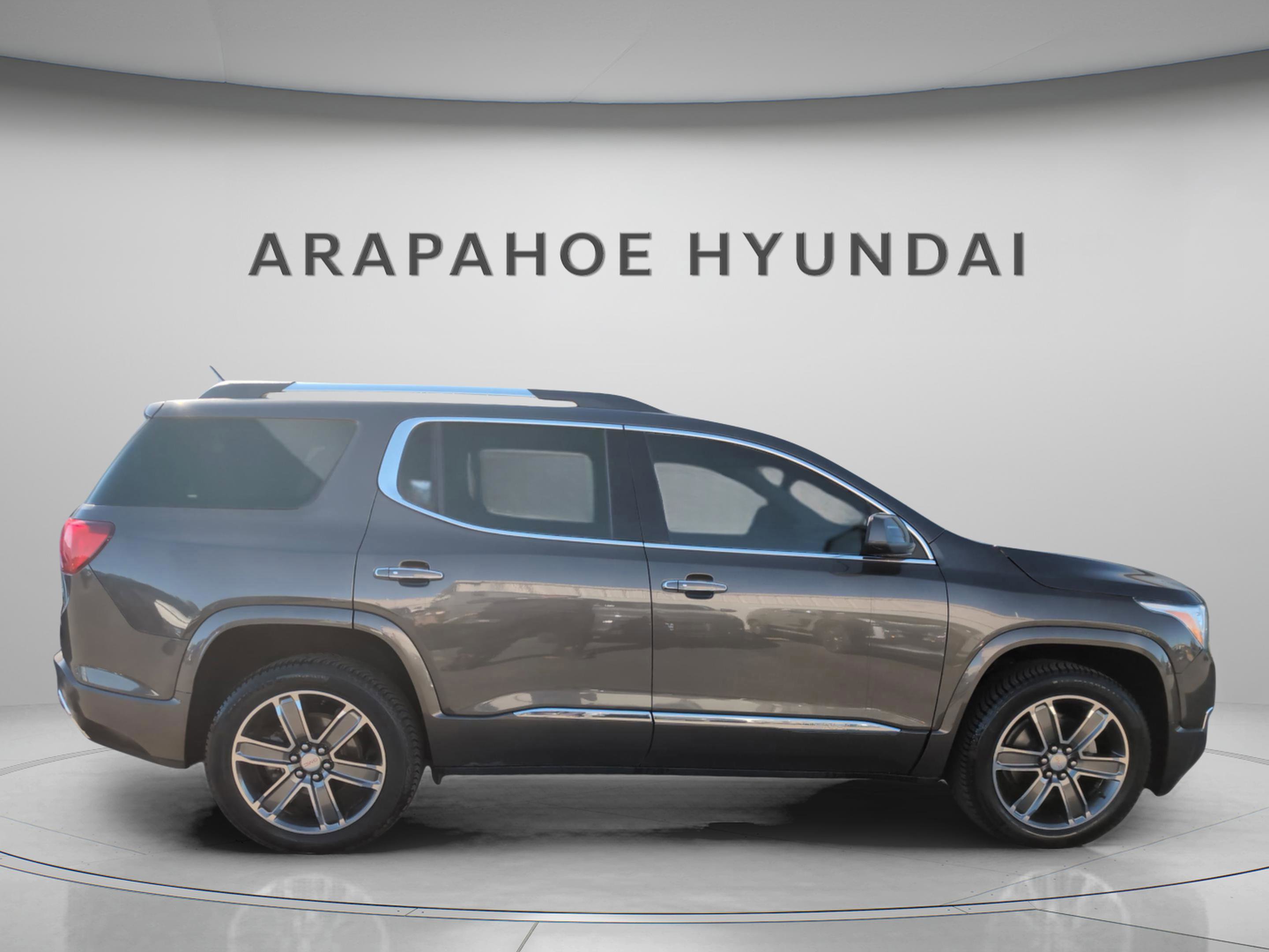 Used 2019 GMC Acadia Denali image 6