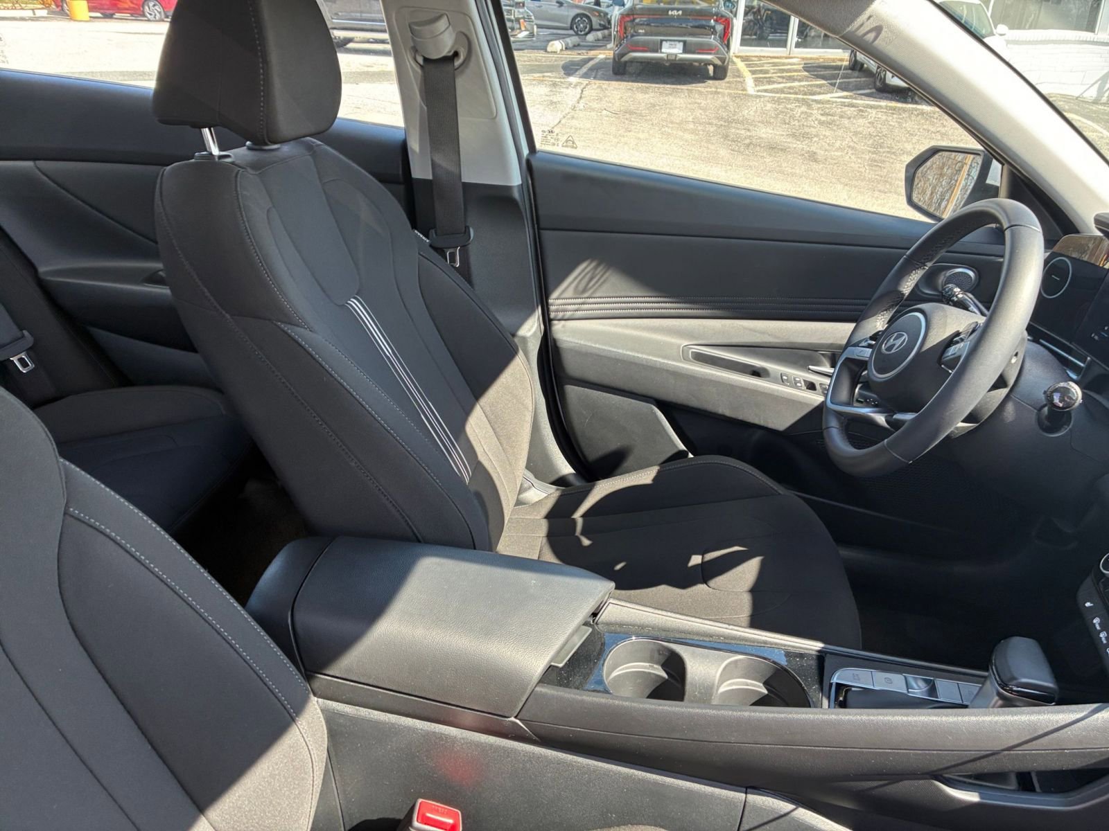 Used 2025 Hyundai Elantra SEL image 31