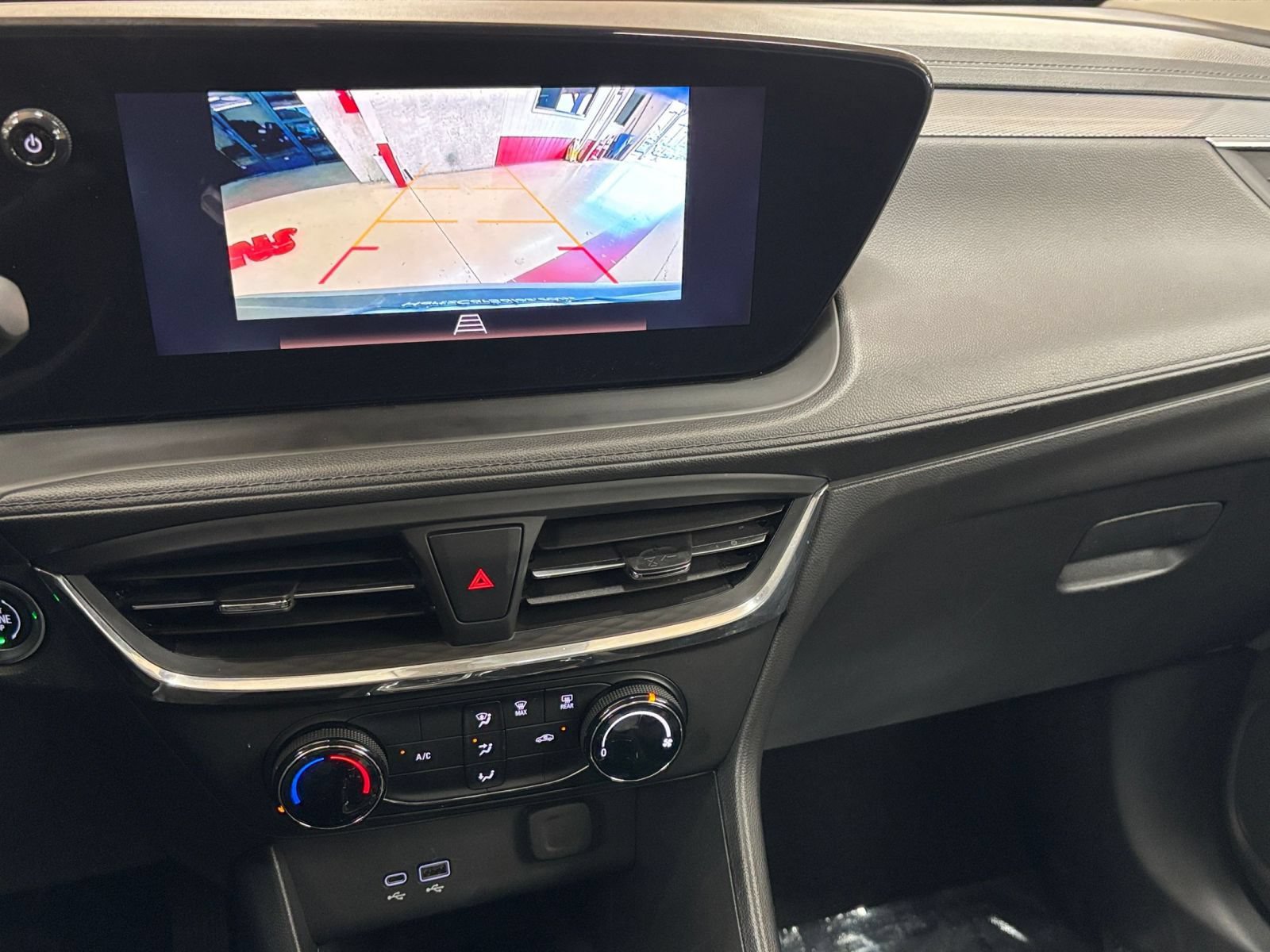 Used 2025 Buick Encore GX Preferred FWD image 17