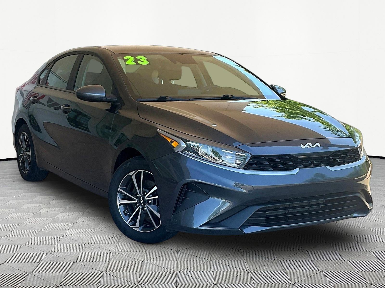 Used 2023 Kia Forte LXS FWD image 3