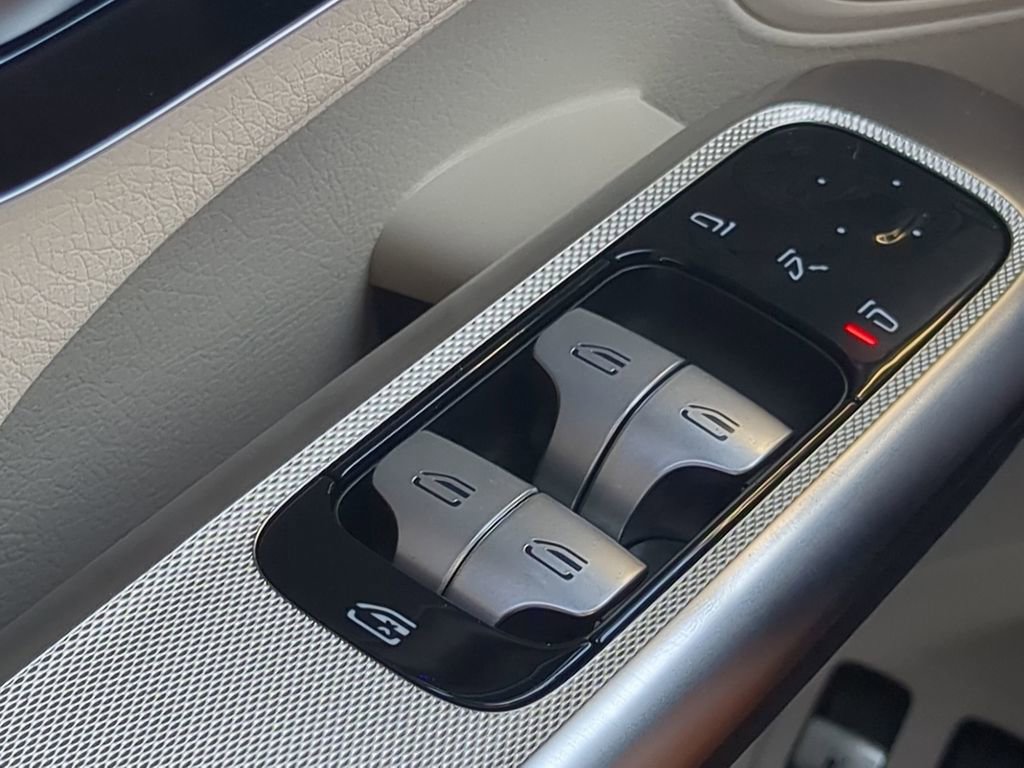 Certified 2025 Mercedes-Benz GLC 350e 4MATIC image 11