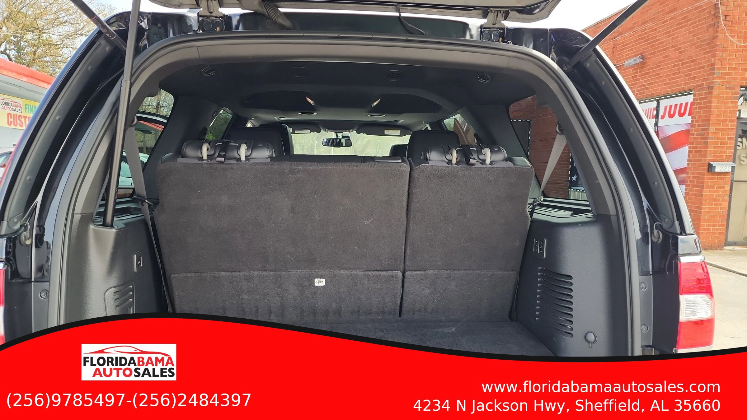 Used 2011 Lincoln Navigator Sport Utility 4D image 17