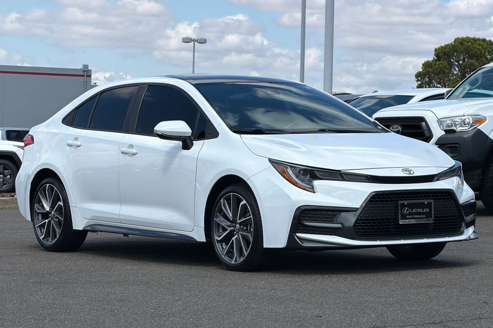 Used 2022 Toyota Corolla SE w/ SE Premium Package FWD image 5