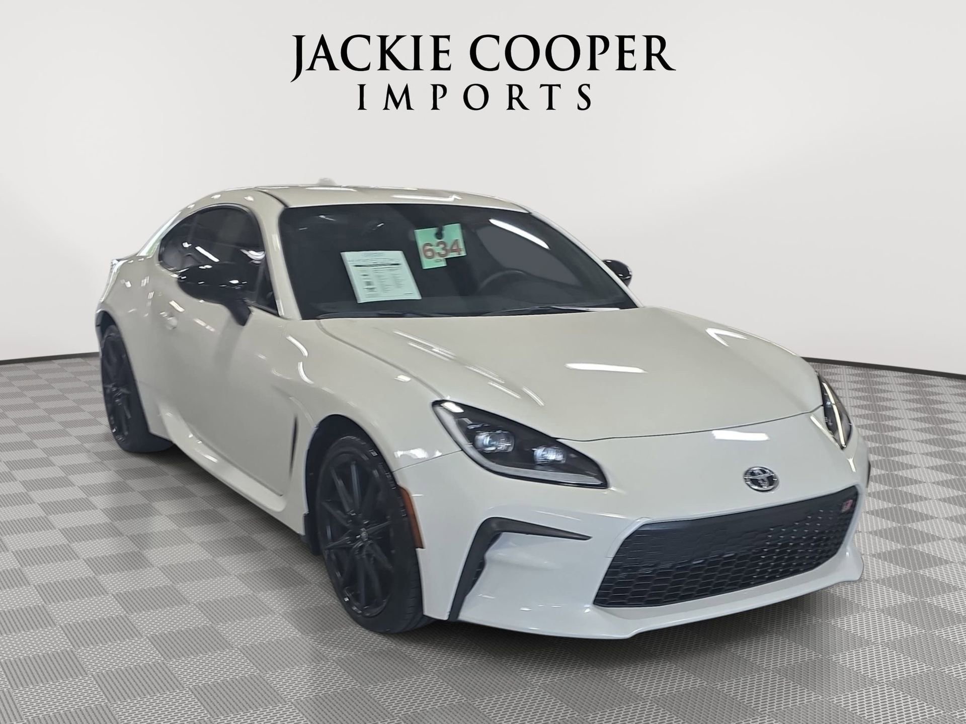 Used 2024 Toyota GR86 Premium image 3