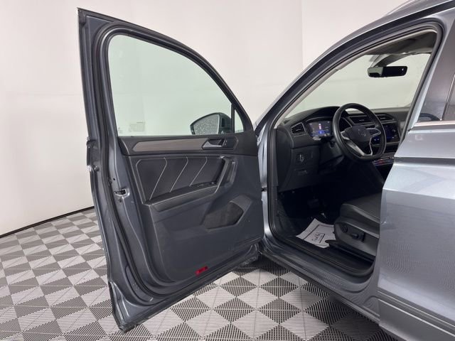 Used 2023 Volkswagen Tiguan SE image 16