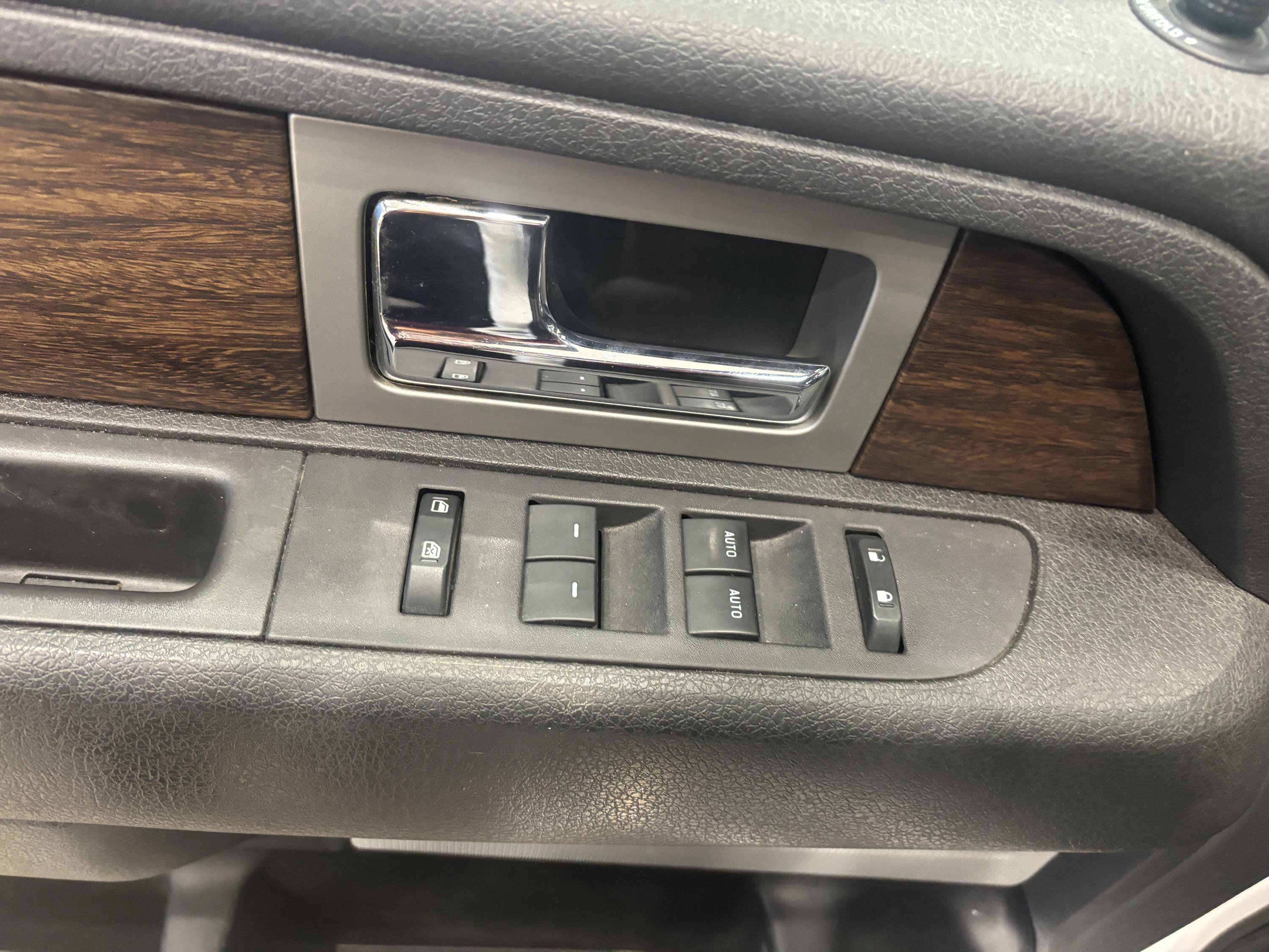 Used 2014 Ford F150 Lariat w/ Lariat Chrome Package image 12