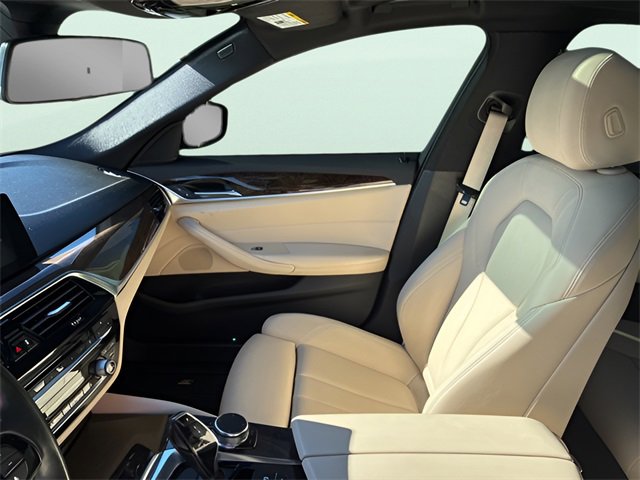 Used 2019 BMW 530e w/ Premium Package image 17