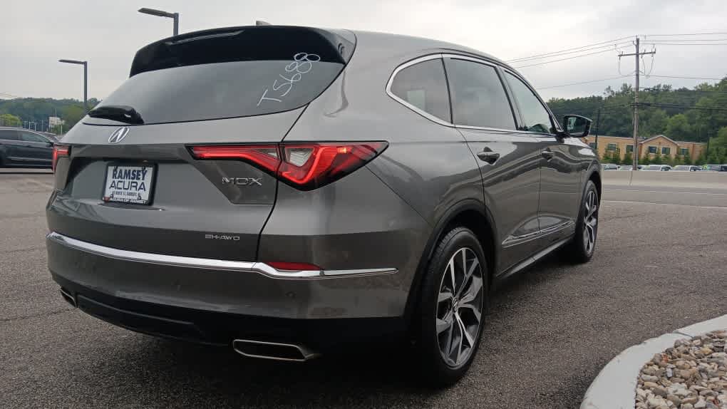 Used 2024 Acura MDX w/ Technology Package AWD/4WD image 5