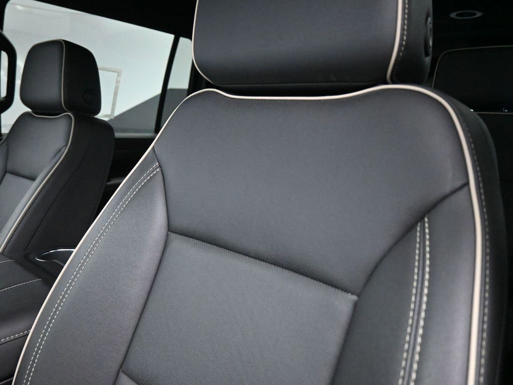 Used 2024 Chevrolet Suburban Premier image 24