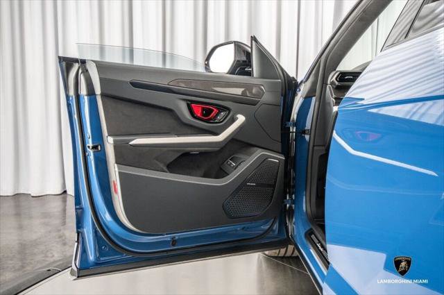 Used 2025 Lamborghini Urus SE image 36