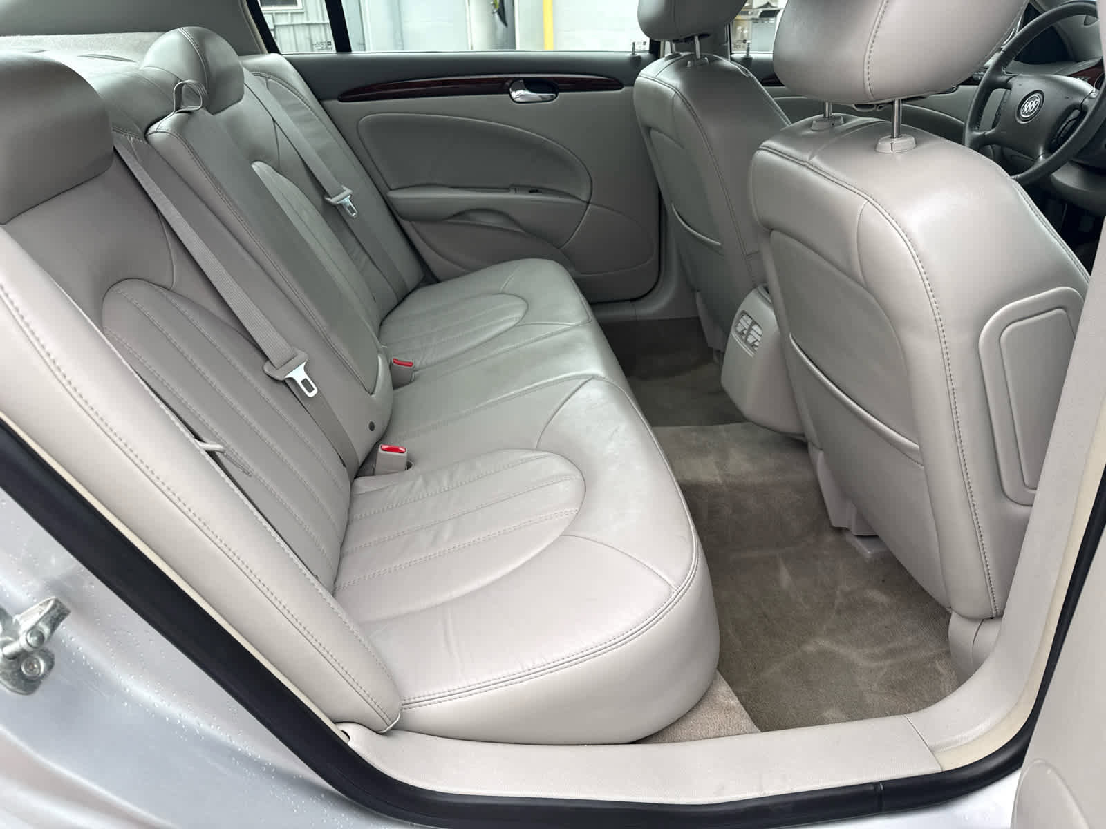 Used 2011 Buick Lucerne CXL w/ Driver Confidence Package FWD image 14