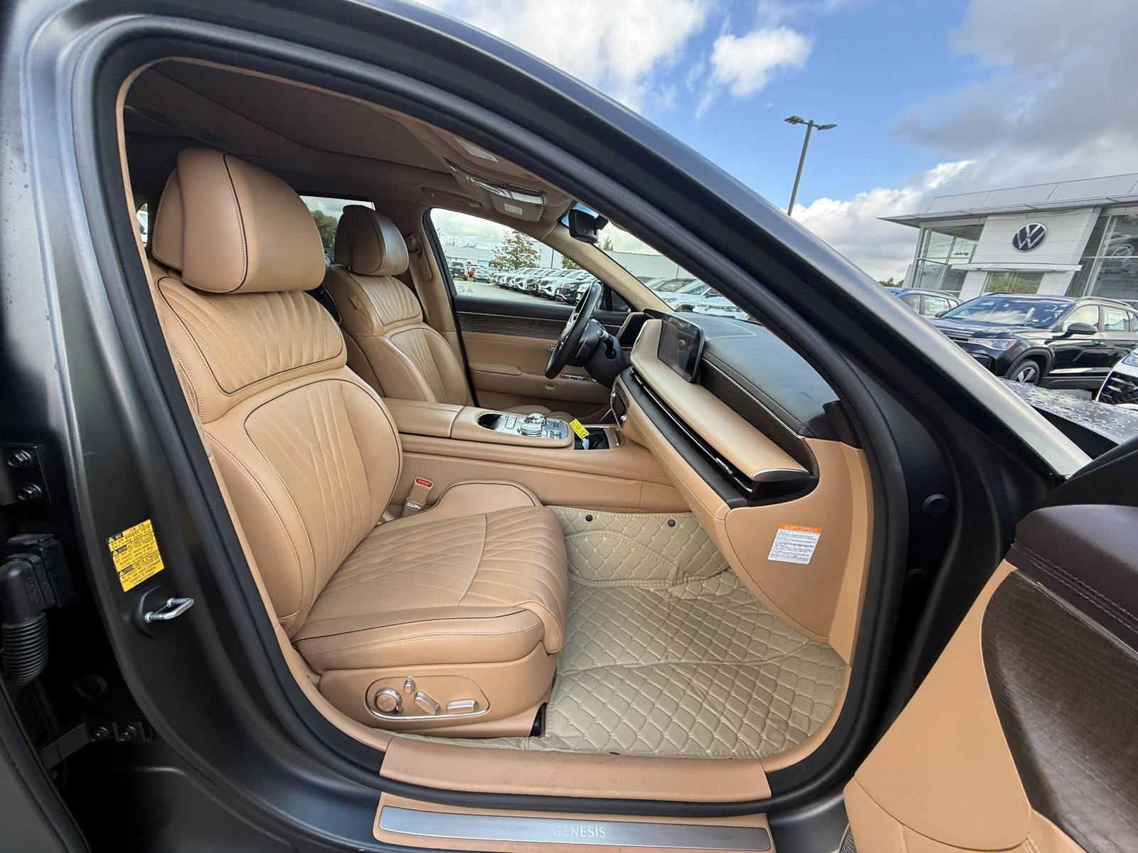 Used 2023 Genesis G90 3.5T image 24