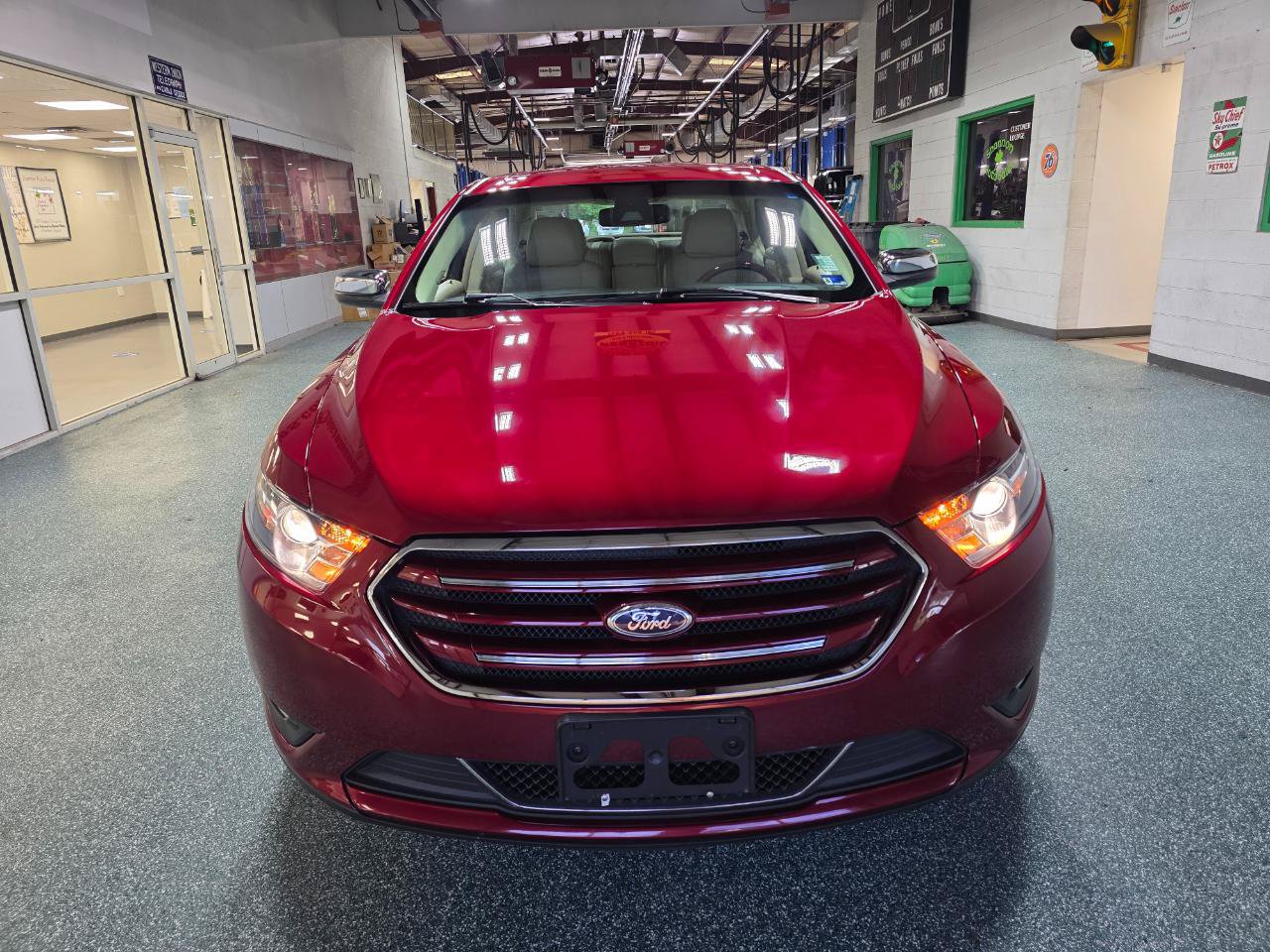 Used 2015 Ford Taurus Limited w/ Equipment Group 301A AWD/4WD image 3