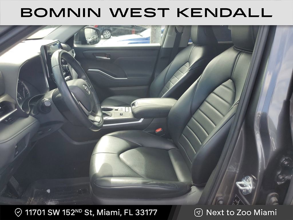 Used 2022 Toyota Highlander XLE image 25