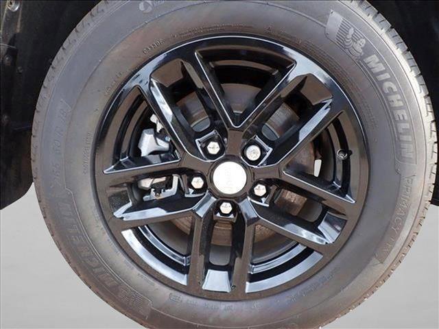 Used 2024 Jeep Grand Cherokee L Laredo image 7