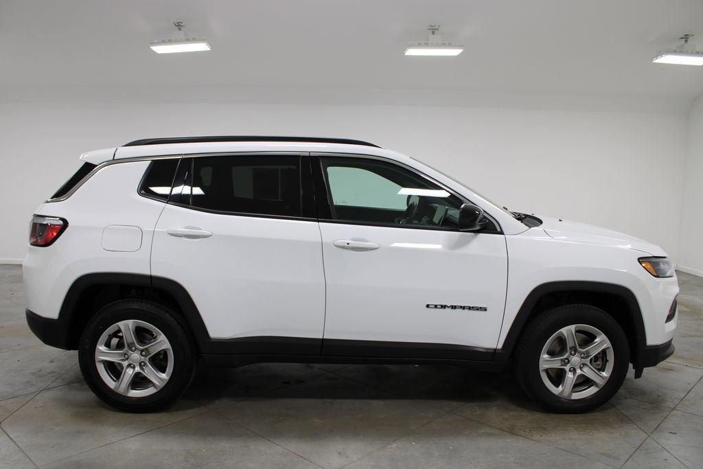 Used 2024 Jeep Compass Latitude image 10