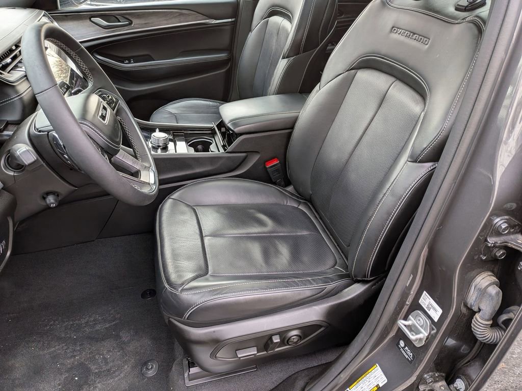 Used 2023 Jeep Grand Cherokee Overland image 25