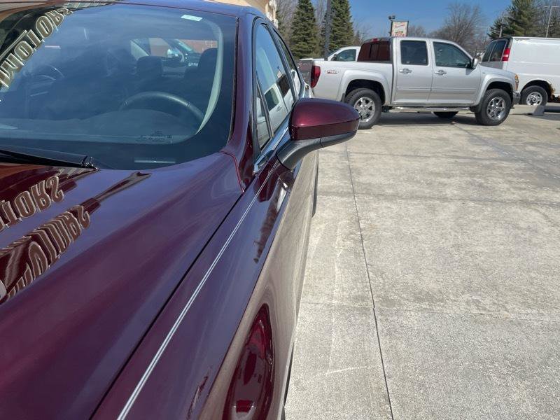 Used 2017 Ford Fusion SE w/ Equipment Group 201A image 3