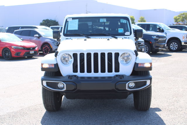 Used 2022 Jeep Gladiator Sport AWD/4WD image 2
