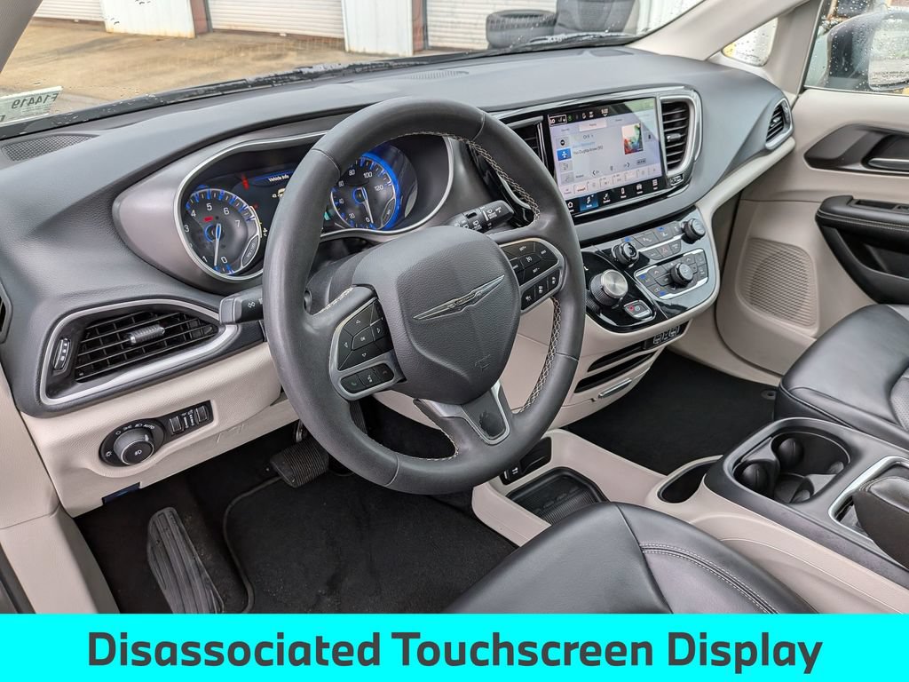 Used 2023 Chrysler Pacifica Touring-L FWD image 31