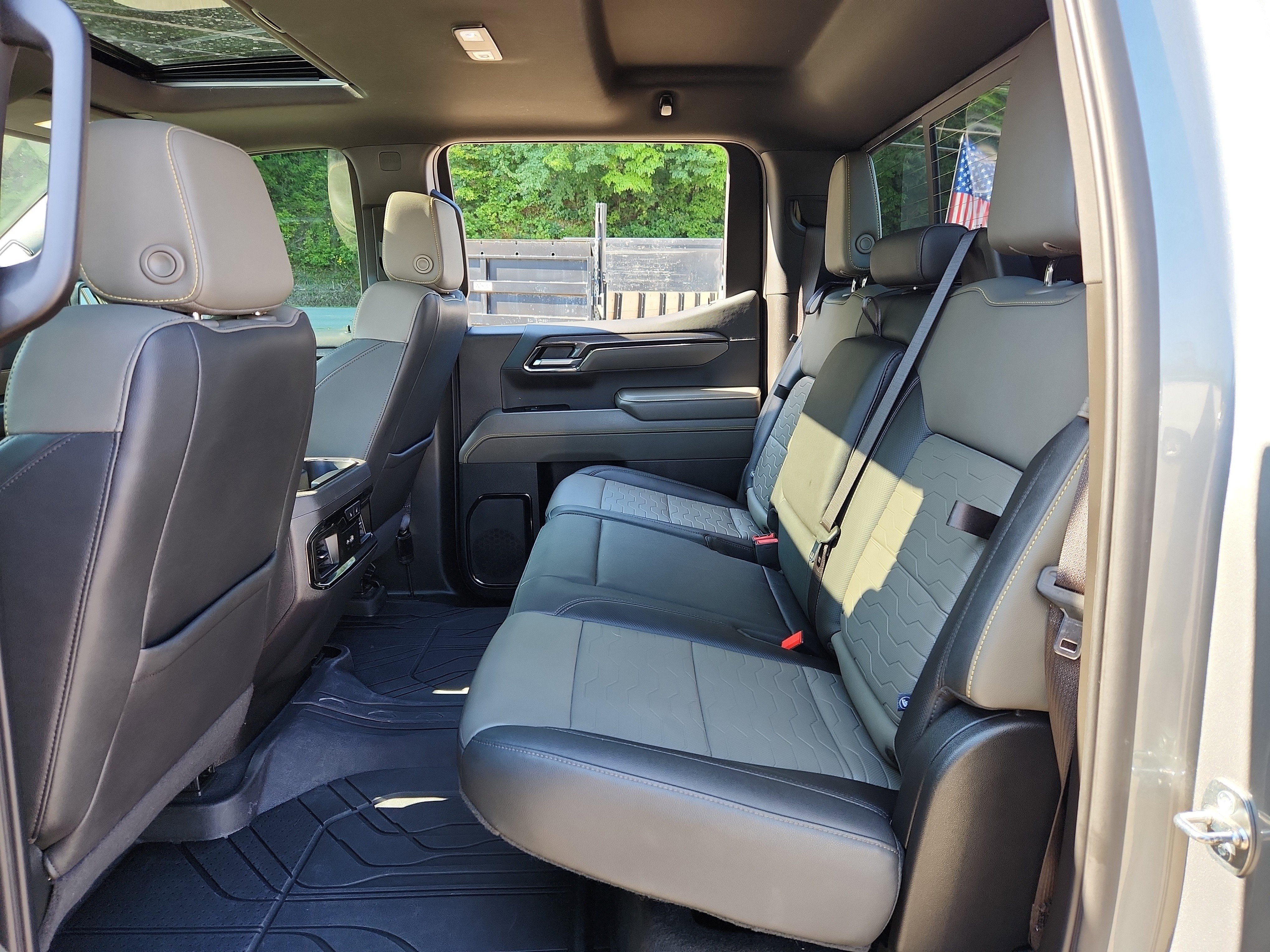 Used 2024 Chevrolet Silverado 1500 ZR2 w/ Technology Package image 40