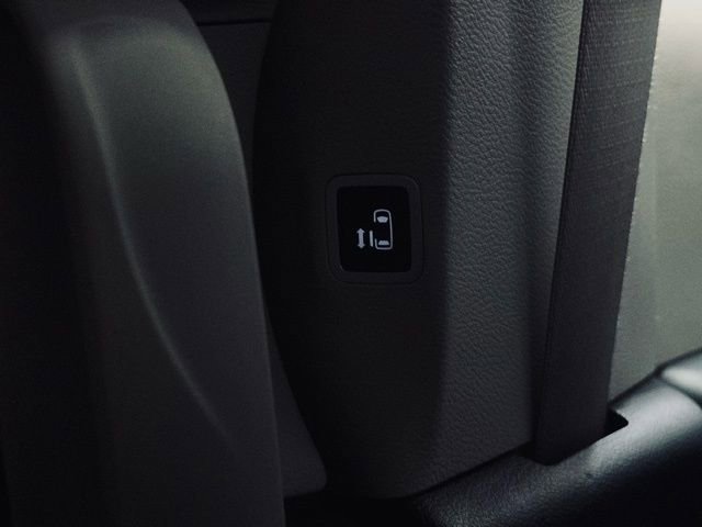 Used 2023 Chrysler Voyager LX image 23