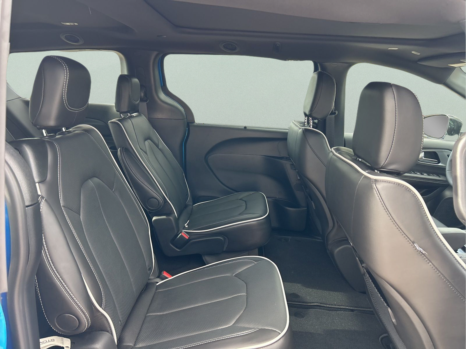 New 2026 Chrysler Pacifica Limited FWD image 12