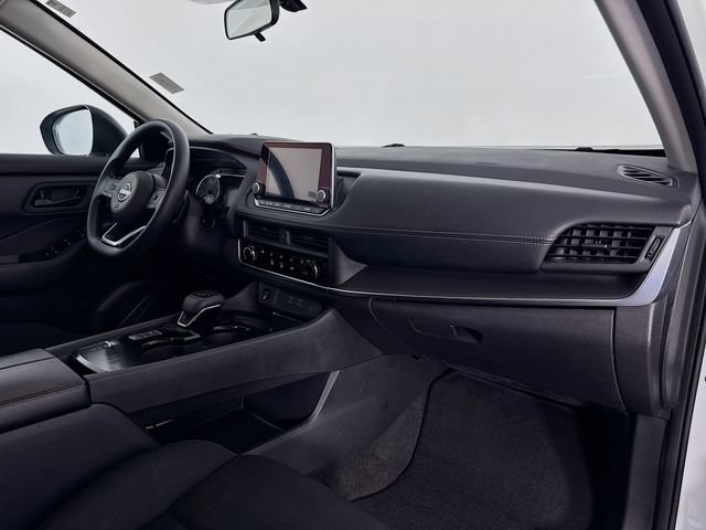Used 2024 Nissan Rogue S FWD image 27