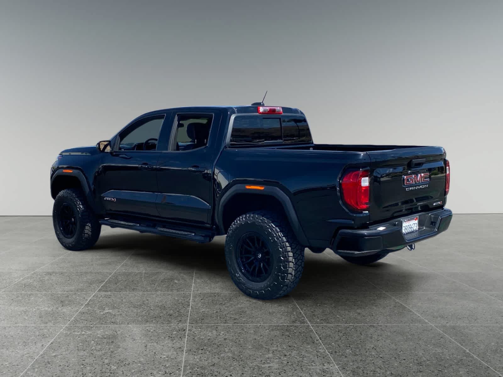 Used 2024 GMC Canyon AT4 AWD/4WD image 3