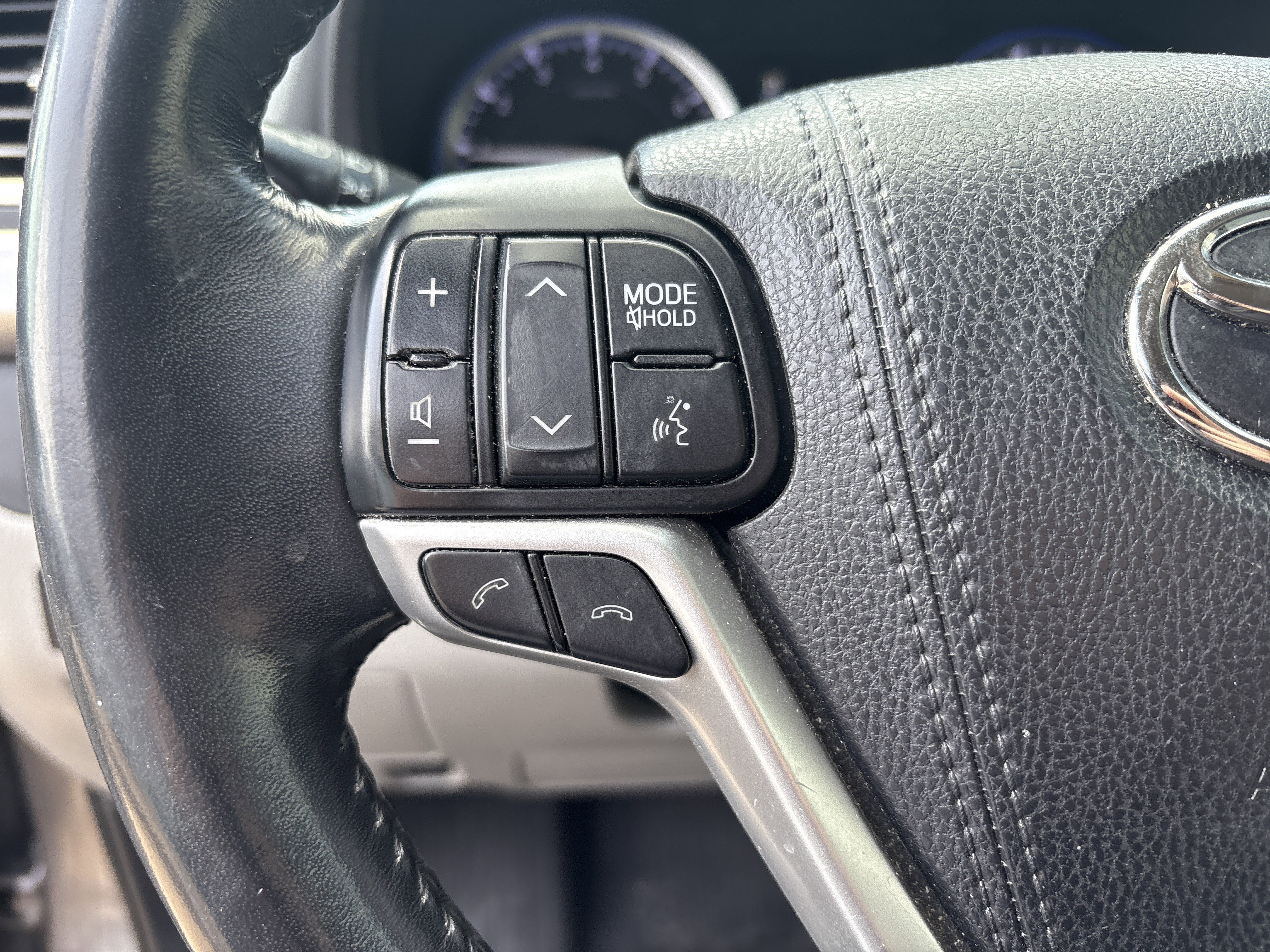 Used 2017 Toyota Highlander Limited AWD/4WD image 19