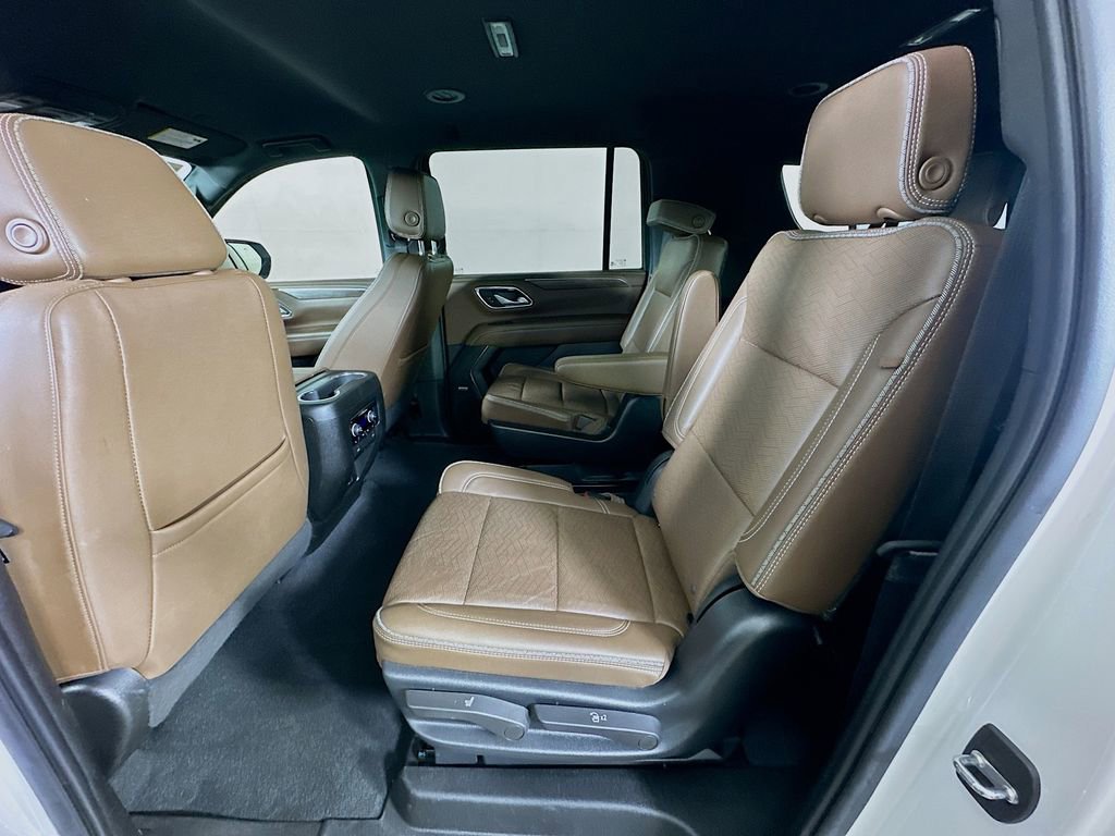 Used 2022 Chevrolet Suburban High Country image 15