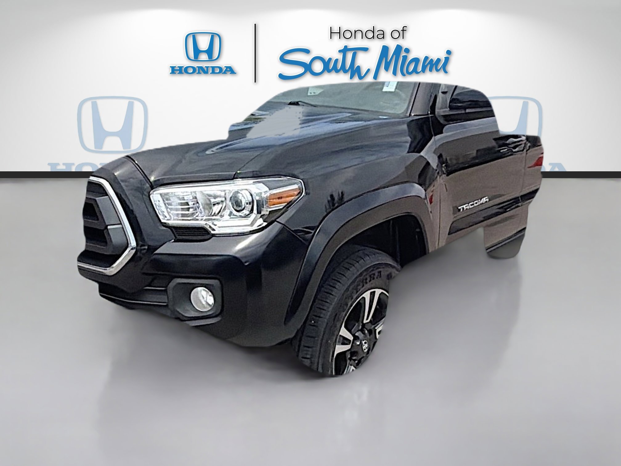 Used 2020 Toyota Tacoma SR5 image 3