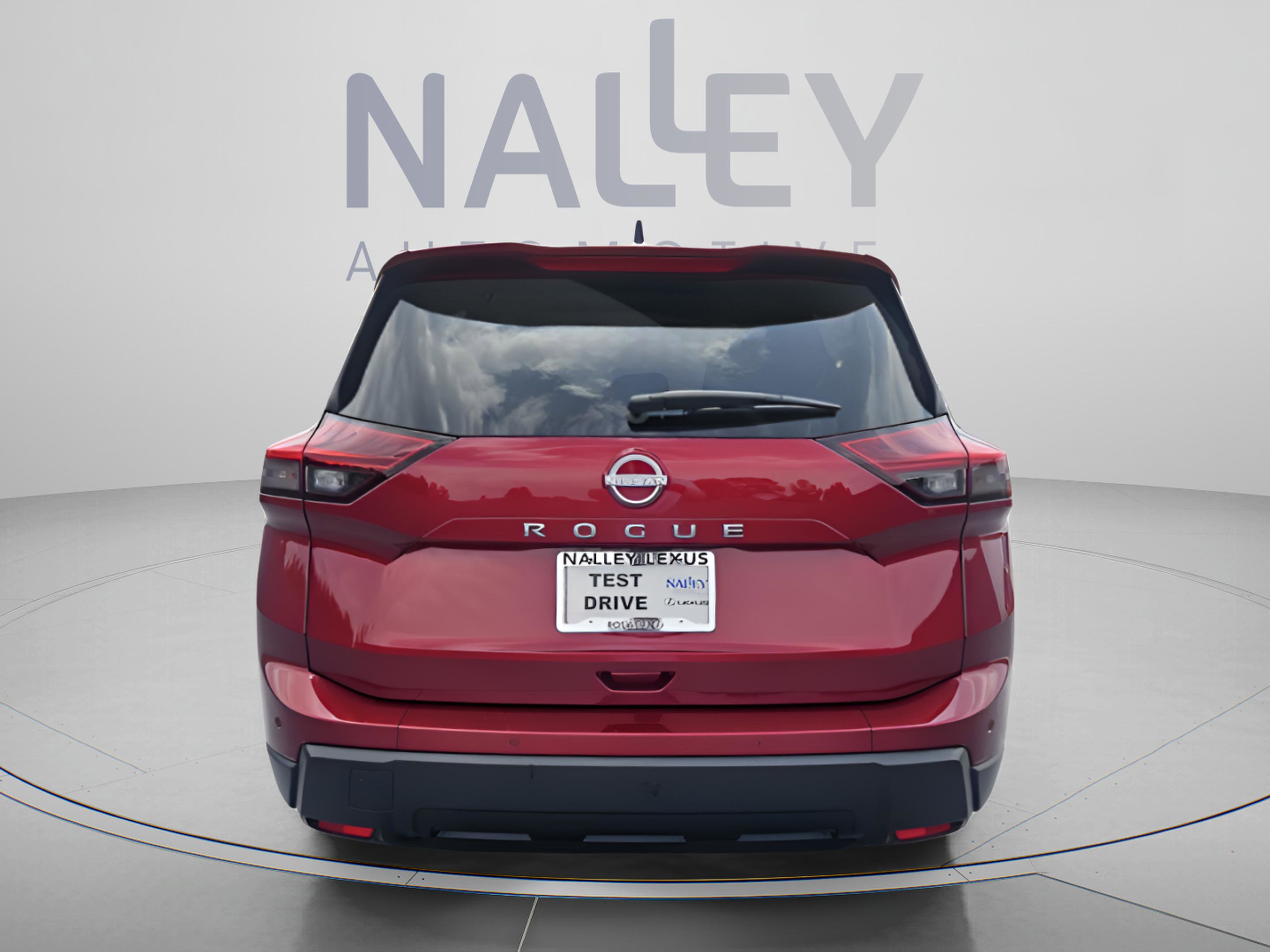 Used 2024 Nissan Rogue S FWD image 4