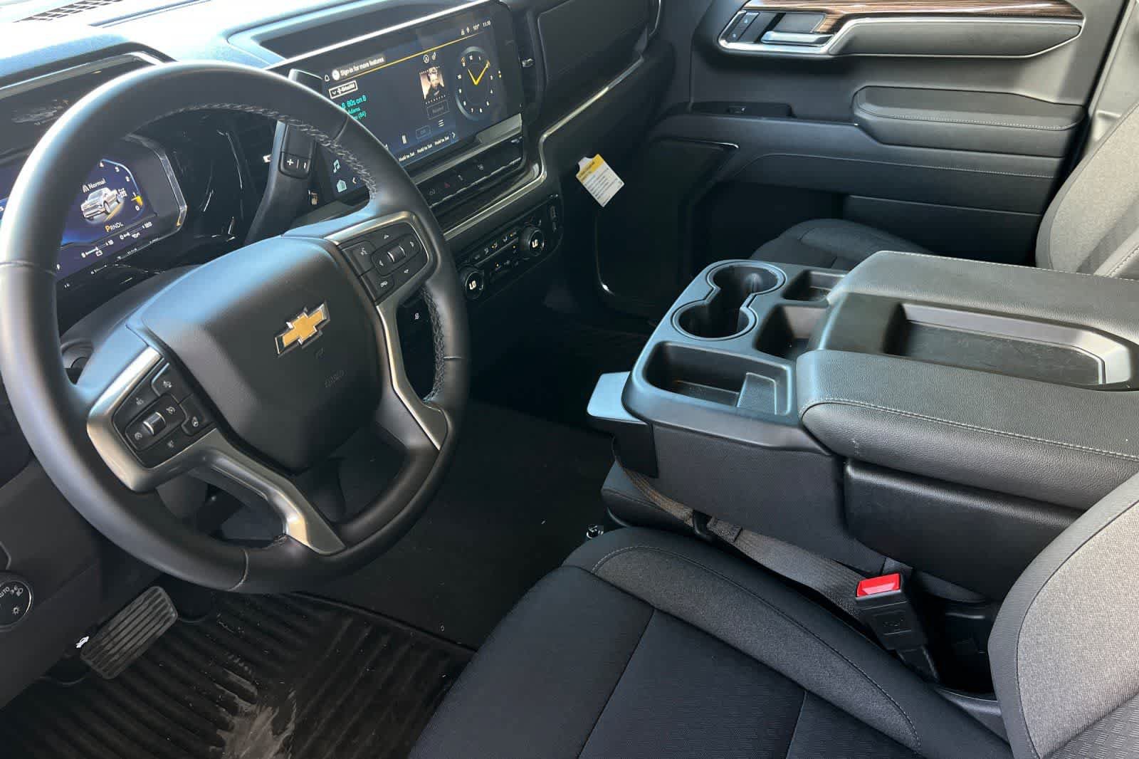 Used 2025 Chevrolet Silverado 1500 LT AWD/4WD image 14