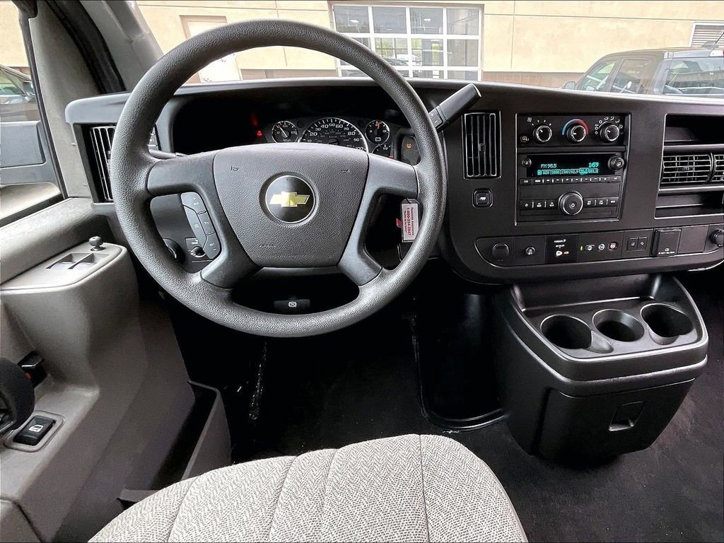 Used 2025 Chevrolet Express 3500 LT w/ LT Preferred Equipment Group RWD image 17