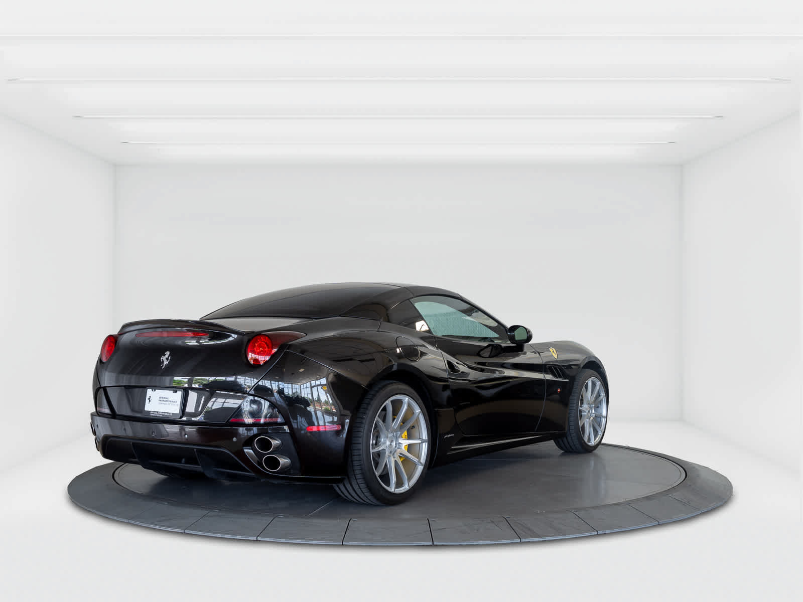 Used 2014 Ferrari California RWD image 5