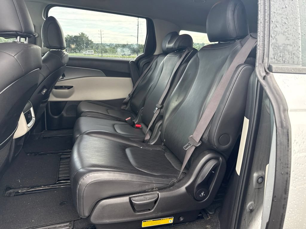 Used 2023 Kia Carnival LX FWD image 9
