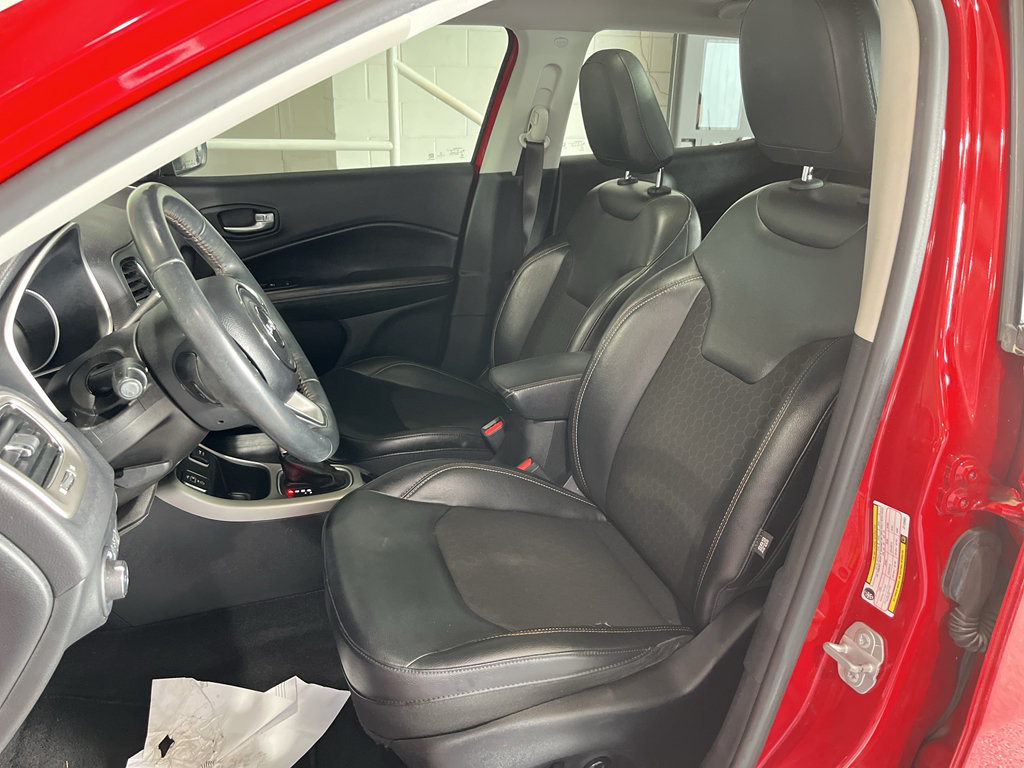 Used 2018 Jeep Compass Latitude w/ Popular Equipment Group FWD image 12