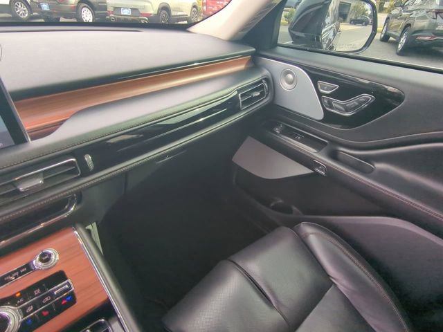 Used 2023 Lincoln Aviator Reserve w/ Equipment Group 201A image 8