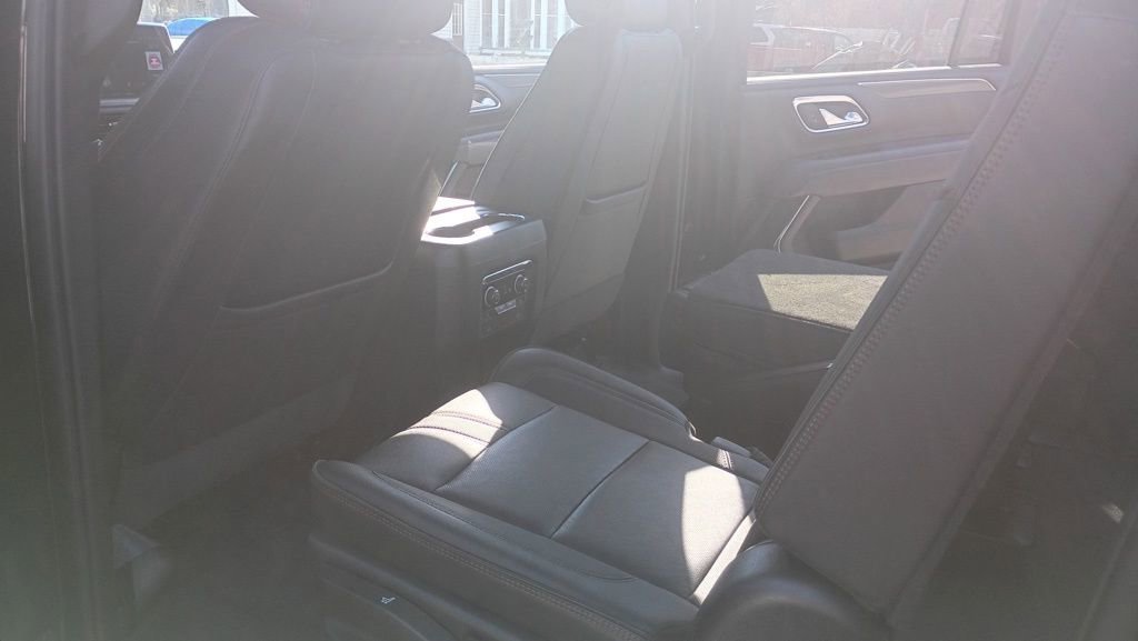 Used 2022 Chevrolet Suburban RST w/ Sport Performance Package AWD/4WD image 17