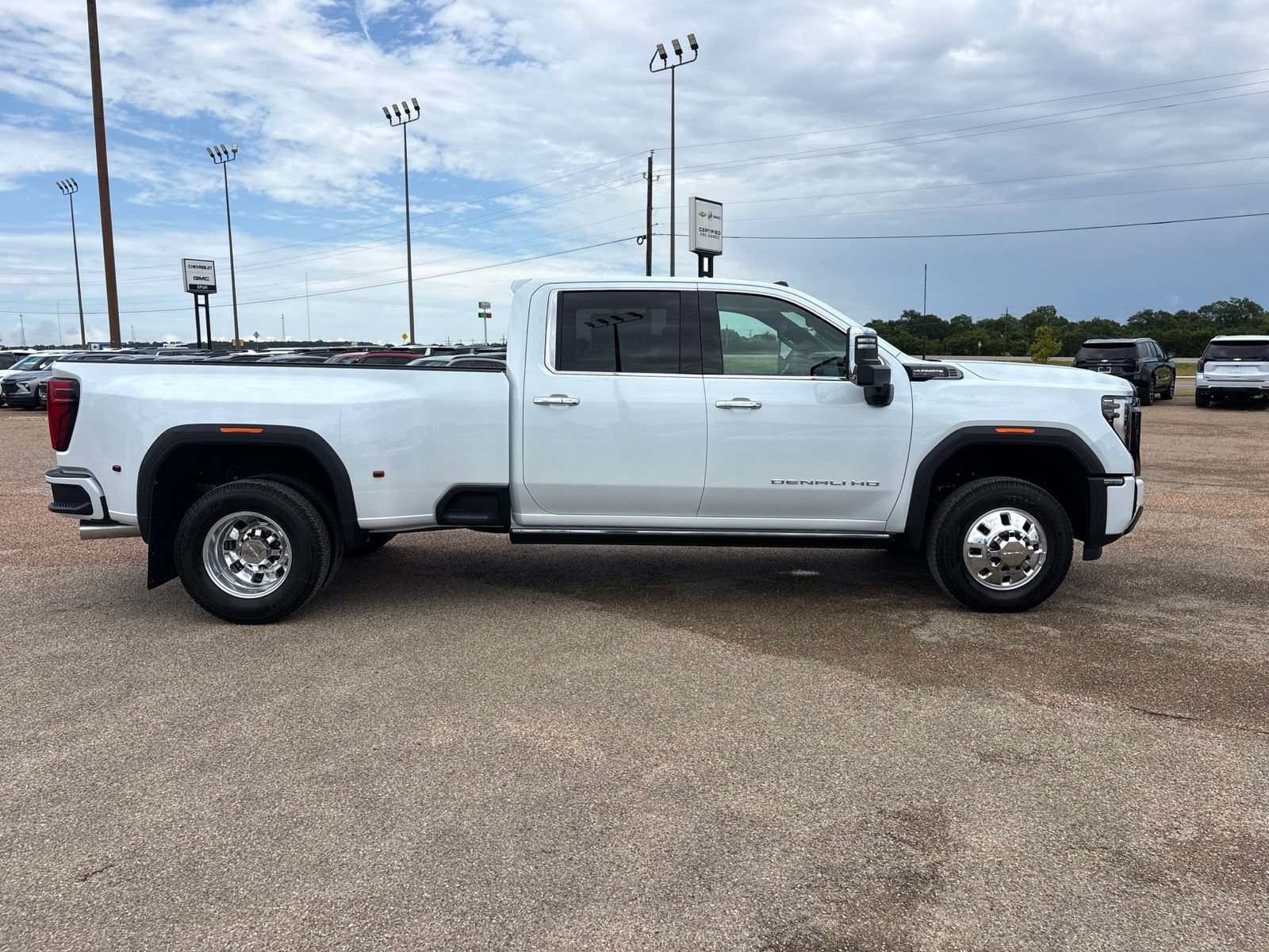 New 2026 GMC Sierra 3500 Denali Ultimate AWD/4WD image 7