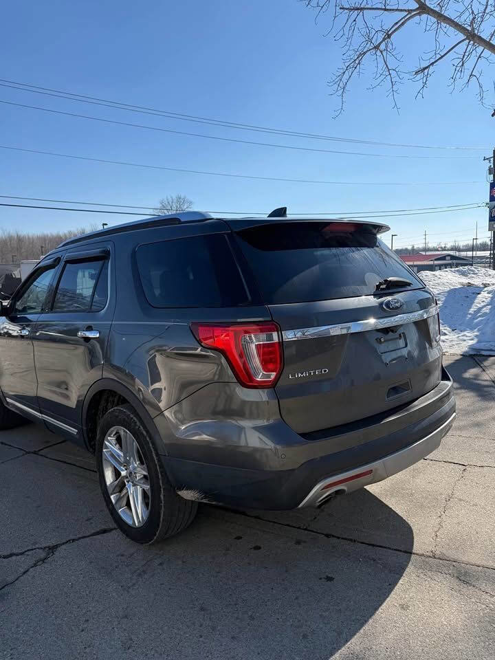 Used 2017 Ford Explorer Limited w/ Class II Trailer Tow Package image 5