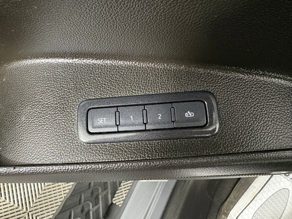 Used 2019 Chevrolet Tahoe LT w/ Off-Road Package AWD/4WD image 18